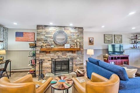 Main St Red River Ski Condo w/ Mountain View! Apartment in Red River