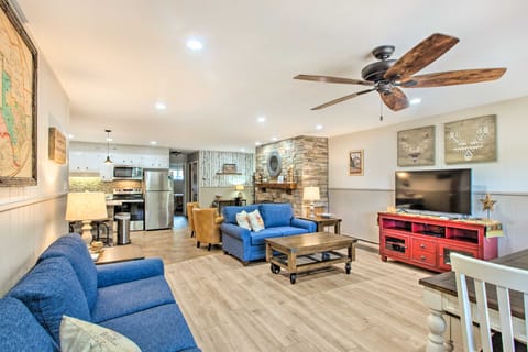 Main St Red River Ski Condo w/ Mountain View! Apartment in Red River