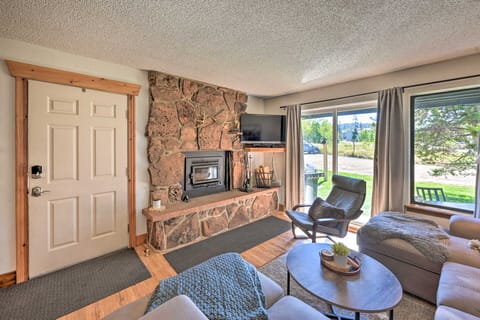 Cozy & Chic Mountain Condo w/ Community Perks Apartment in Fraser