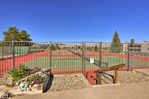 Cozy & Chic Mountain Condo w/ Community Perks Apartment in Fraser