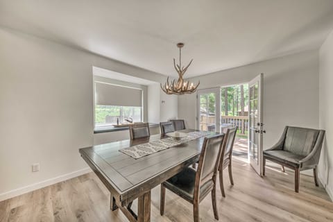 4 Mi to Dtwn Ruidoso: Cabin w/ Deck & Game Room! House in Ruidoso