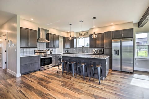 Walk To Golf: Modern Mtn-View Home in Granby House in Granby