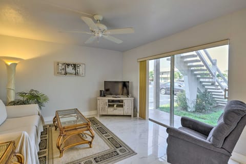 'The Palms' Cocoa Beach Condo: Walk to Beach! Apartment in Cocoa Beach