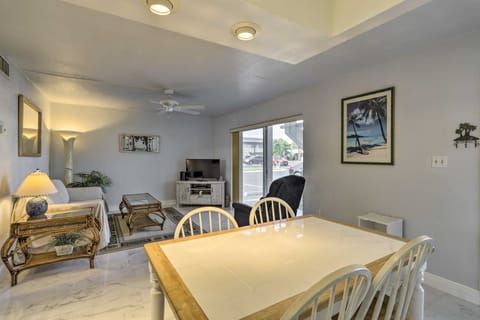 'The Palms' Cocoa Beach Condo: Walk to Beach! Apartment in Cocoa Beach