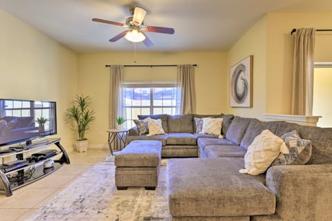 Poolside Oasis in Paradise Palms: 6 Mi to Disney! Apartment in Four Corners