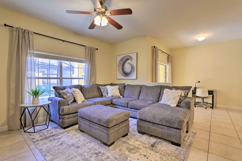 Poolside Oasis in Paradise Palms: 6 Mi to Disney! Apartment in Four Corners