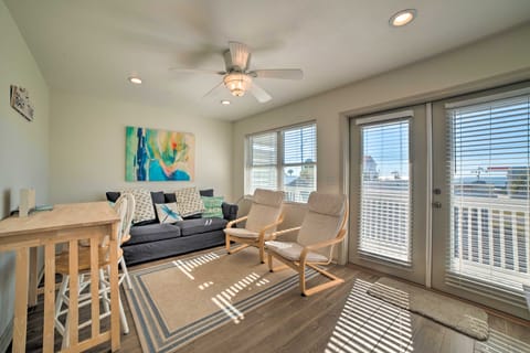 Mexico Beach Home w/ Balcony - Steps to Beach Apartment in Mexico Beach