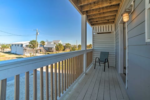 Mexico Beach Home w/ Balcony - Steps to Beach Apartment in Mexico Beach