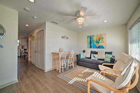 Mexico Beach Home w/ Balcony - Steps to Beach Apartment in Mexico Beach