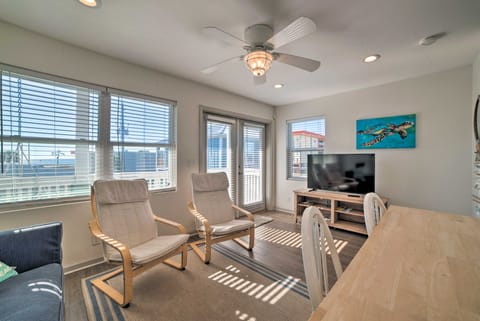 Mexico Beach Home w/ Balcony - Steps to Beach Apartment in Mexico Beach