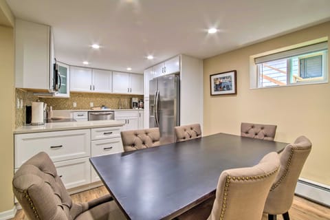 Cozy North Bend Getaway in Walkable Location! Apartment in Coos Bay