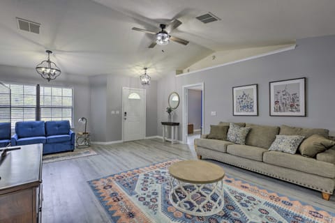 7 Mi to World Equestrian Center: Ocala 'Casa Azul' House in Florida