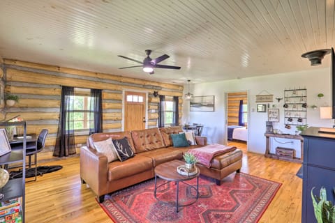 17 Mi to Appalachian Trail! Mtn Retreat w/ Views House in Buncombe County