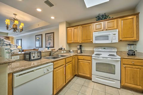 1 Mi to Disney: Condo w/ Water-View Balcony! Apartment in Orlando