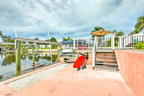 'Ocean Breeze Oasis' w/ Boat Dock & Slip on Canal! House in Bayshore Gardens
