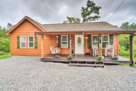 Charming Jamestown Cabin w/ Large Backyard! House in Tennessee