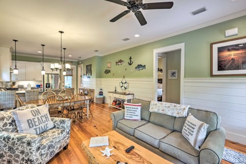 Breezy Home w/ Grills, Pool & Beach Access! House in Florida