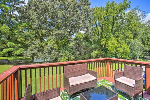 Charming Springfield Escape w/ Furnished Deck House in Tennessee