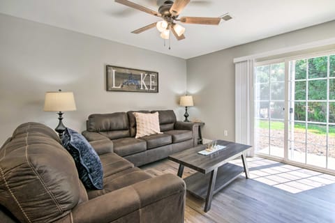 Airy Townhome: Close to Kayaking & Boating! Apartment in Kimberling City