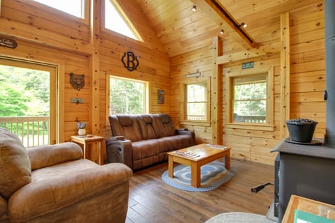 Londonderry Chalet w/ Deck, Fire Pit & Views! House in Andover