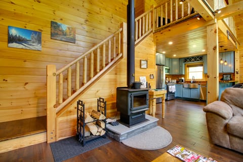 Londonderry Chalet w/ Deck, Fire Pit & Views! House in Andover