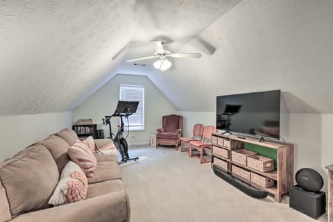 Fayetteville Retreat w/ Hot Tub & Fenced Yard House in Fayetteville