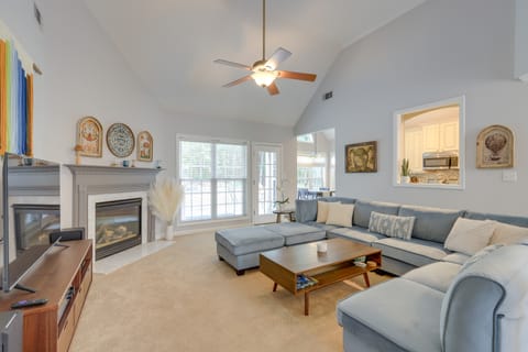 Fayetteville Retreat w/ Hot Tub & Fenced Yard House in Fayetteville