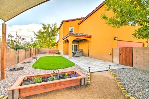 Walk to Netflix Studios: Updated ABQ Getaway! House in Albuquerque