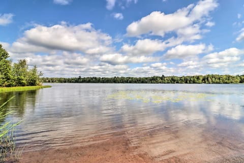 Walk to Lake: Game Room Getaway in Pocono Summit! House in Coolbaugh Township