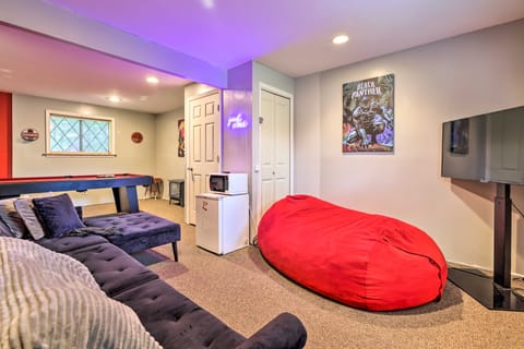 Walk to Lake: Game Room Getaway in Pocono Summit! House in Coolbaugh Township