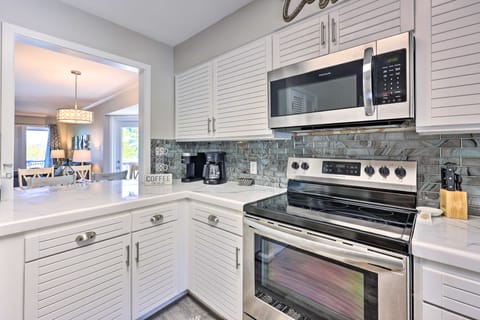 Hot Tub Access: Fantastic Condo in Hot Springs! Apartment in Lake Hamilton