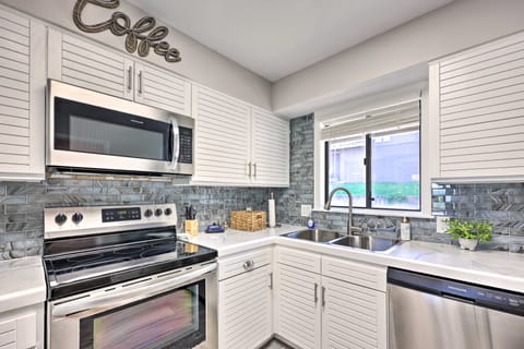 Hot Tub Access: Fantastic Condo in Hot Springs! Apartment in Lake Hamilton