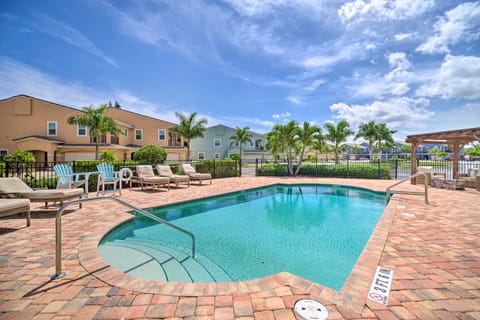 Upscale Florida Townhome - 1/2 Mi to Beach! Apartment in Indian Harbour Beach