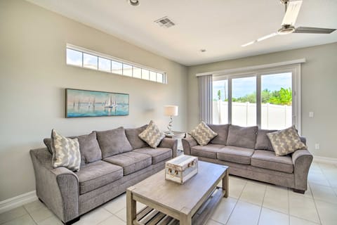 Upscale Florida Townhome - 1/2 Mi to Beach! Apartment in Indian Harbour Beach