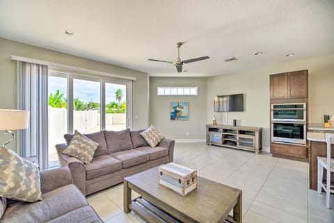 Upscale Florida Townhome - 1/2 Mi to Beach! Apartment in Indian Harbour Beach