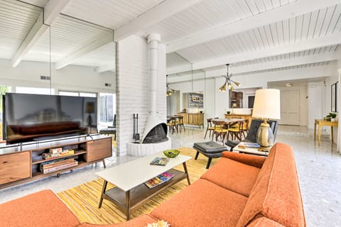 Furnished Patio + Pool Access: Palm Springs Condo Apartment in Palm Springs