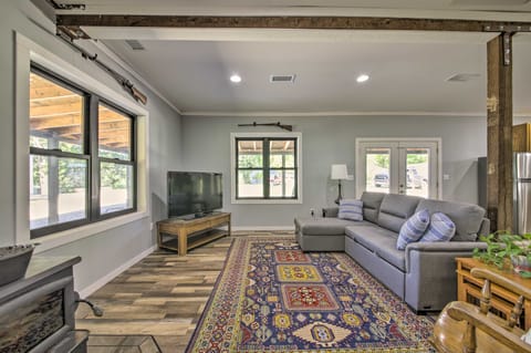 Peaceful Guest Home w/ Patio on 152-Acre Farm House in Ozark Mountains