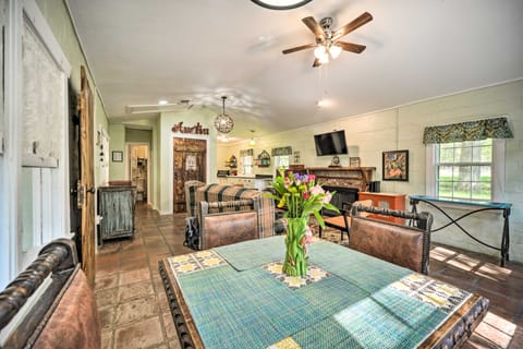 Wimberley Home on Creek + Close to Downtown! Cottage in Wimberley