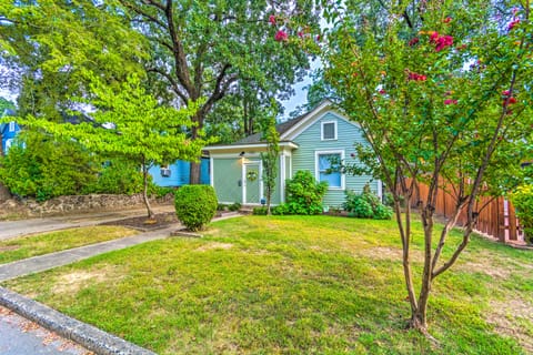 Colorful Cottage w/ Deck ~ 5 Mi to Downtown! Cottage in Little Rock