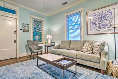 Colorful Cottage w/ Deck ~ 5 Mi to Downtown! Cottage in Little Rock