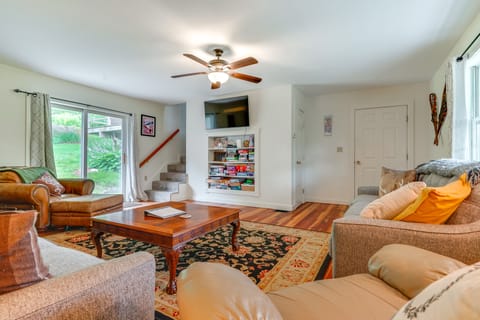 Londonderry Retreat ~ 3 Mi to Lowell Lake! House in South Londonderry