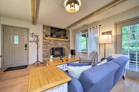 Charming Maggie Valley Getaway w/ Fire Pit! House in Maggie Valley