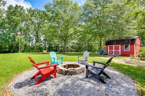 Hike On-Site: Classic Cabin Nature Retreat House in Mississippi