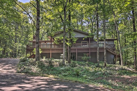 Furnished Deck w/ Views: Hot Springs Cottage Cottage in Garland County