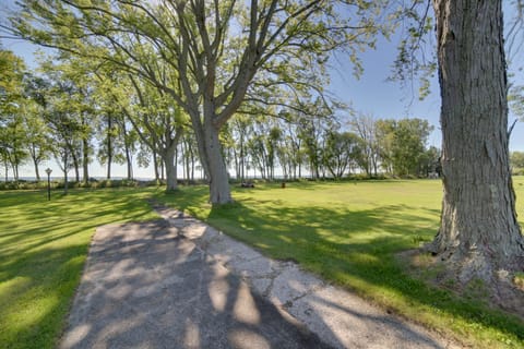 600' of Green Bay Frontage & Dock: Cozy Cottage Cottage in Wisconsin