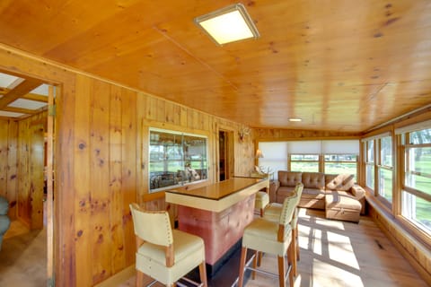 600' of Green Bay Frontage & Dock: Cozy Cottage Cottage in Wisconsin