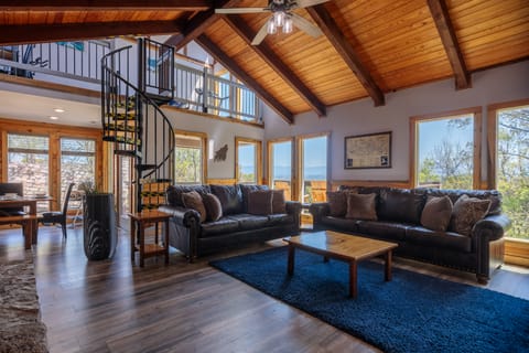 Hot Tub & Mini Golf: Mtn-View Haven in Kodak! House in Sevierville