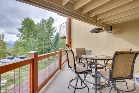 Silverthorne Condo w/ Lake Views: 10 Mi to Skiing! Apartment in Wildernest
