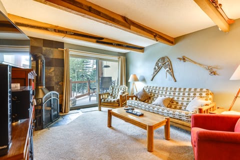 Silverthorne Condo w/ Lake Views: 10 Mi to Skiing! Apartment in Wildernest