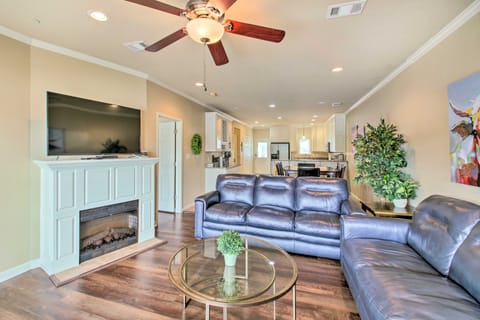 Balcony & Boat Slip: Lakefront Unit in Hot Springs Apartment in Lake Hamilton